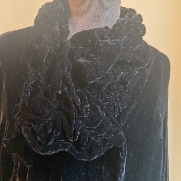 Holly In Hanoi Silk Velvet Jacket - Picture 2 of 16